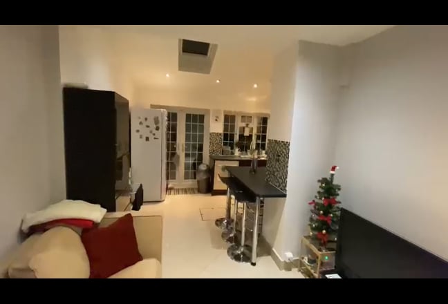 Double bedroom in cosy house Main Photo