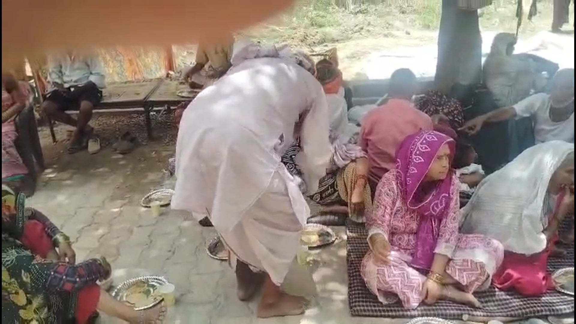 84 कोसीय ब्रज परिक्रमा में परिक्रमार्थियों की सेवा में जी जान से जुटे समाजसेवी  और संगठन।