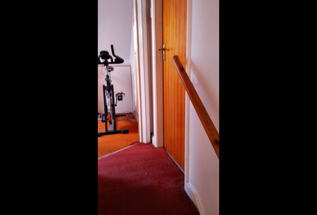 Lovely Room Close to Transport - 1 flat mate Main Photo