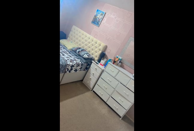 Room available for sharing in muslim household  Main Photo