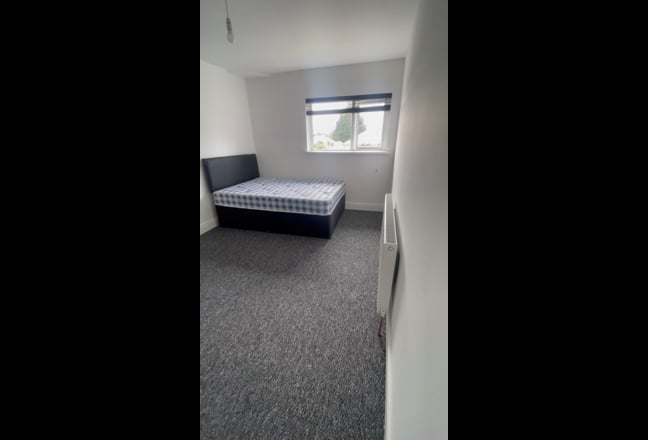 Close to UHW & Metropolitan university.  Main Photo