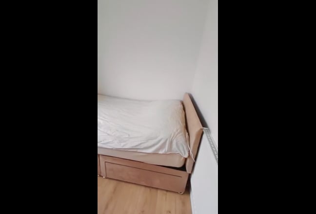Furnished Single Room in Recently Renovated House Main Photo
