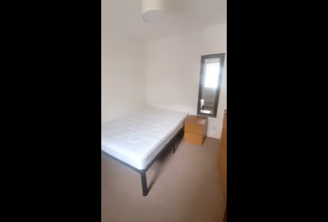 Spacious 4-Bedroom Flat in Central Location!  Main Photo