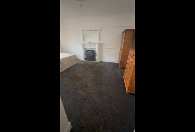 ⭐️⭐️   Room Available in Luton🌟🌟Check the Video Main Photo