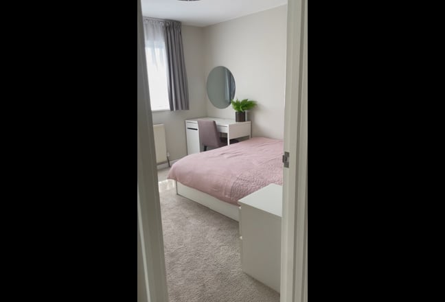 Spacious Room to Rent -5 mins from Norbury Station Main Photo