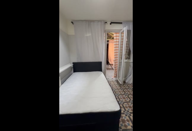 Spacious rooms 0.2 miles from elm park station Main Photo