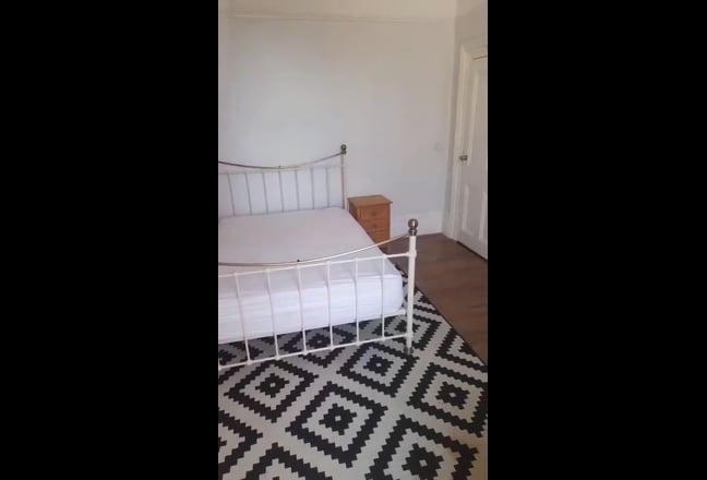 Spacious Room in a Victorian town house Main Photo