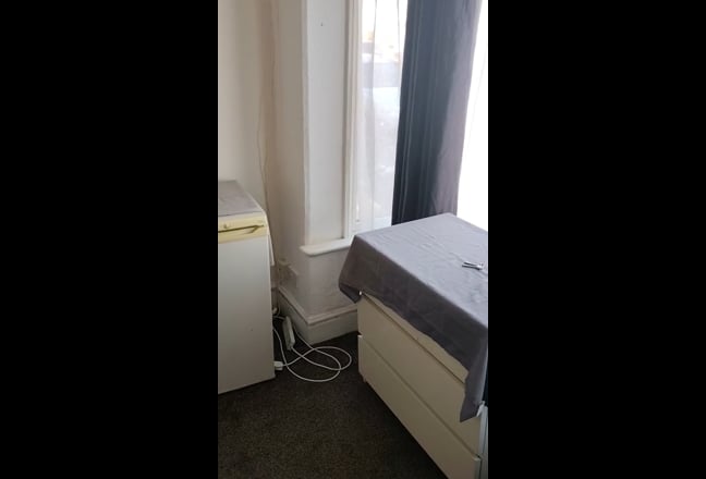 One double bedroom for rent in a house with 4 bedr Main Photo