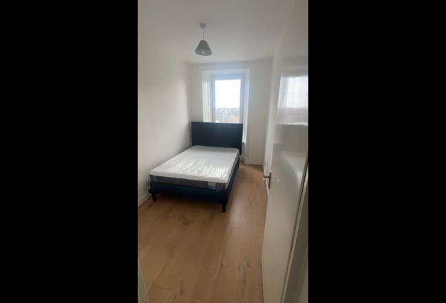 Stunning Newly Refurbished 2 Bed Flat Main Photo