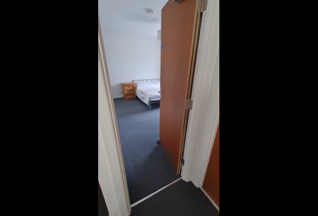 Double room suitable for couple or 2 friends  Main Photo