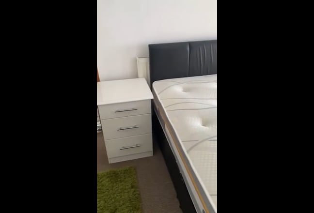 Room available in beautiful 4 bedroom home  Main Photo