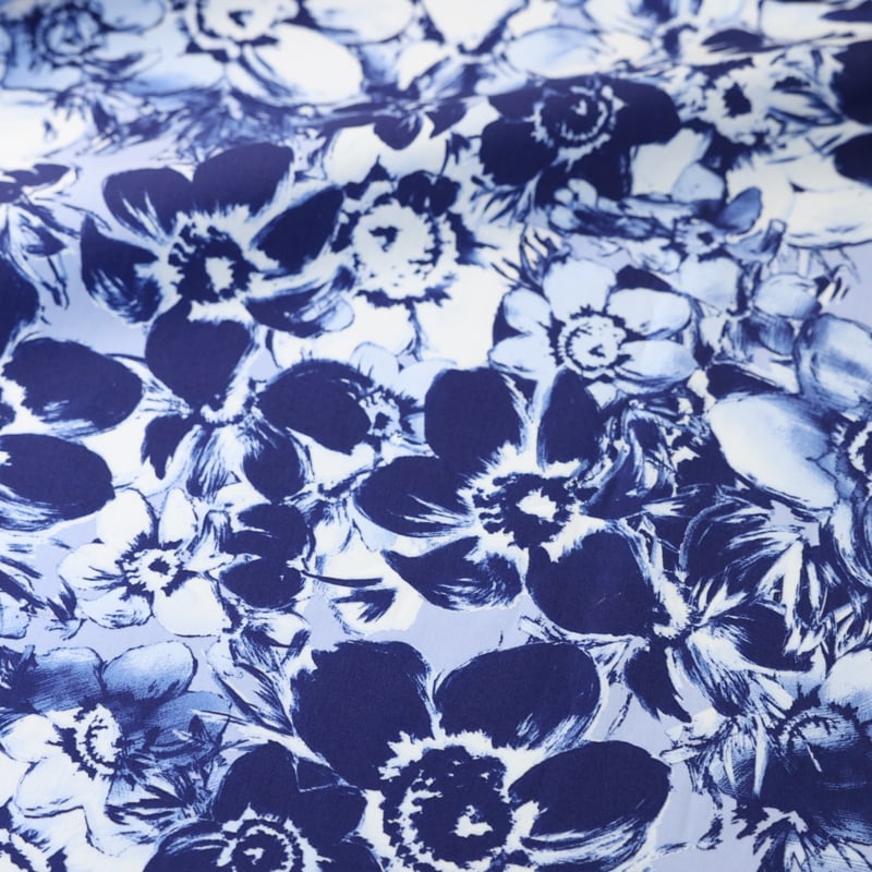 Vidéo: Popeline 100% coton – Fleurs aquarelle bleues