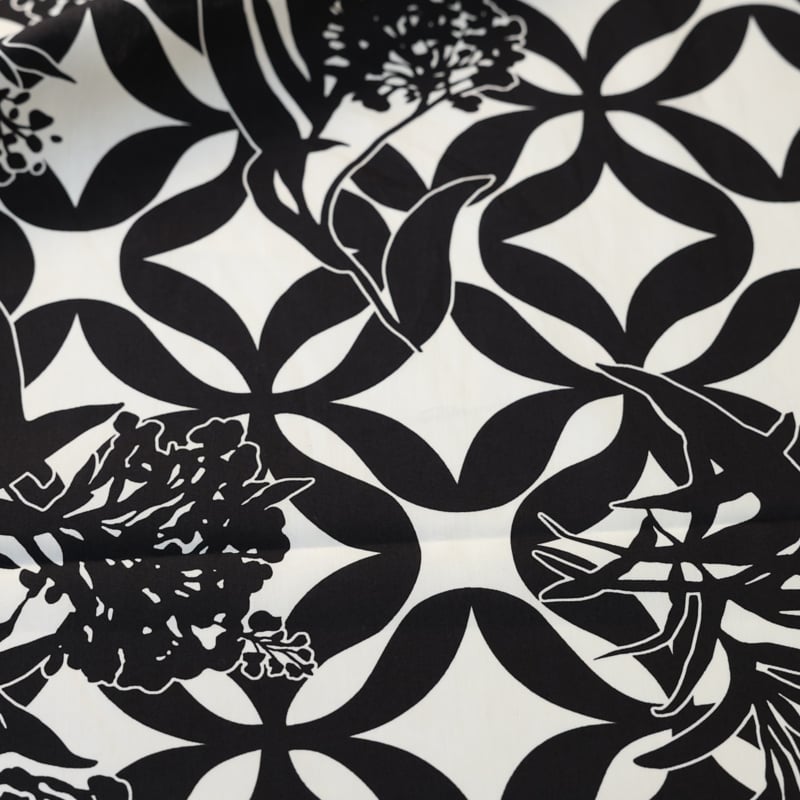 Vidéo: Popeline 100% coton – Feuillage graphique noir & blanc