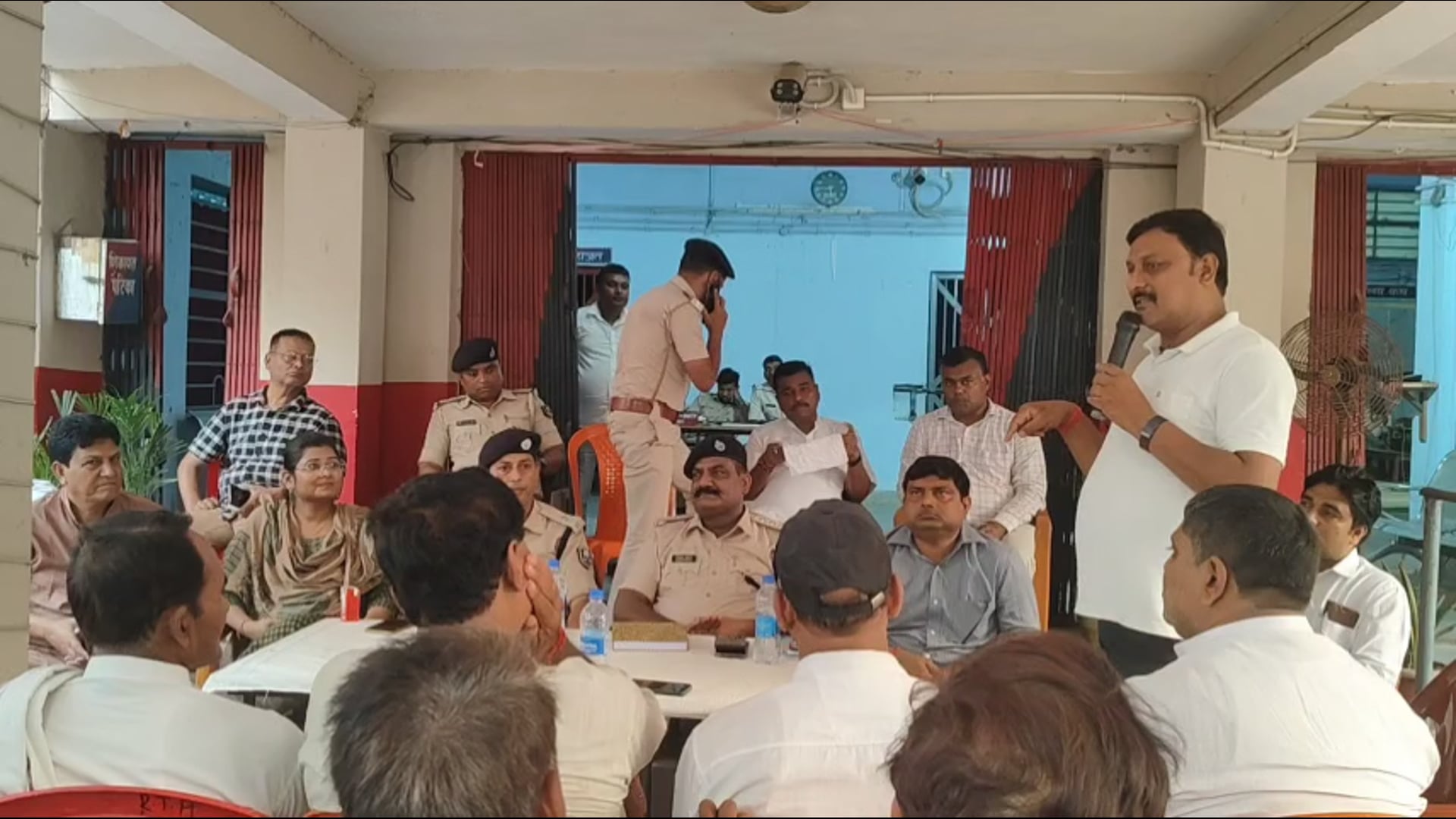 बकरीद पर्व पर सौहार्द बनाए रखने की अपील, बगहा में जुटे अधिकारी और जनप्रतिनिधि