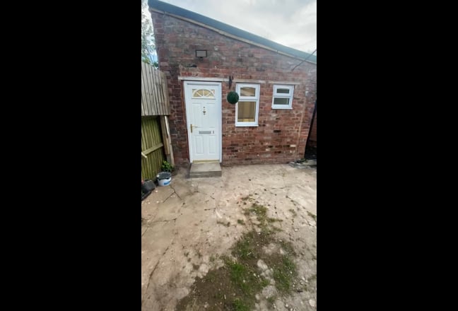 Large one bedroom bungalow  Main Photo