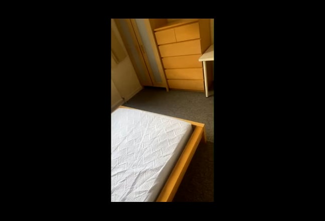 Room Available- Shares Student House Main Photo
