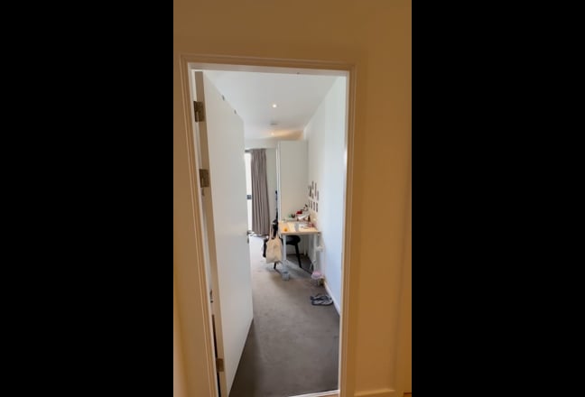 Corner double room in East Village Main Photo