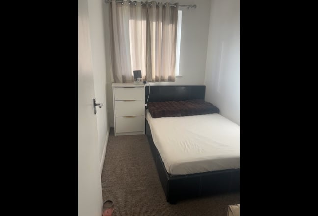  Meduim  Room  for  Female  Tenant Preferably Main Photo