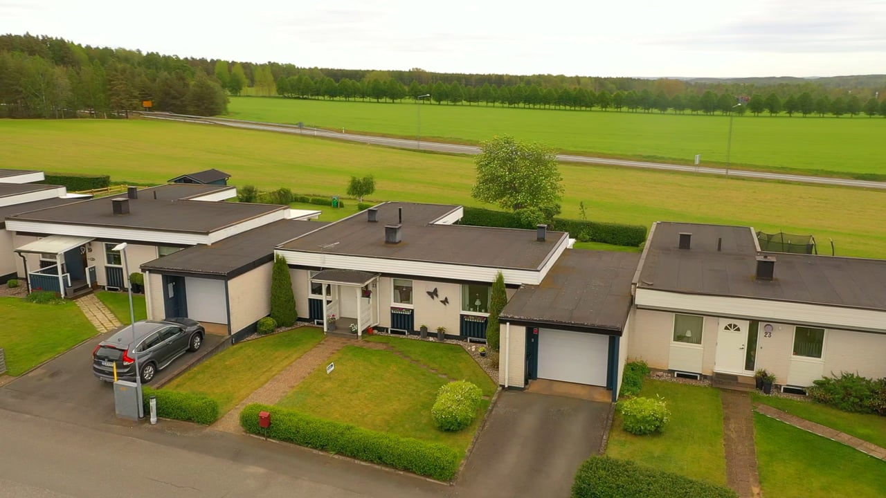 6 rum Kedjehus på Hallonstigen 21 Aneby Aneby kommun - video