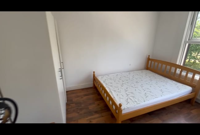  Double  Room  Near  Mile  End Station,E3 (Female preferred)
 Main Photo