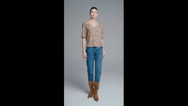 Blusa Malha Decote V Animal Print Emilia