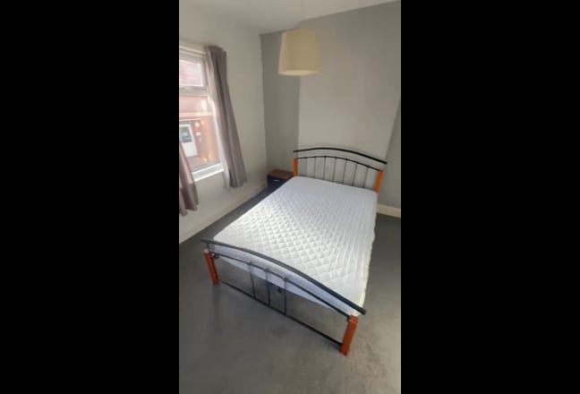 Double Room in Bridgwater Town Centre (FS) Main Photo
