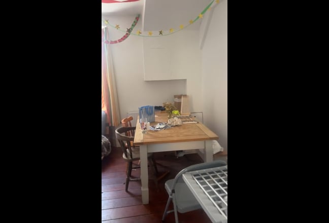 Looking for a female student :) Main Photo