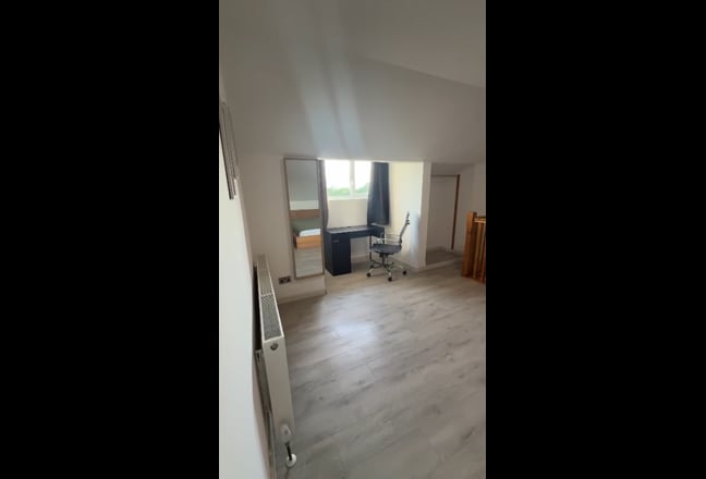 Room with en-suite Main Photo