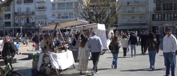 L'alta afluència de visitants d'aquest cap de setmana 'desborda' les papereres de les platges