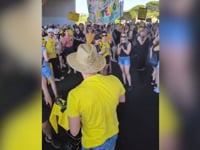 Els docents de l'Escala realitzen una acció reivindicativa al Cargol