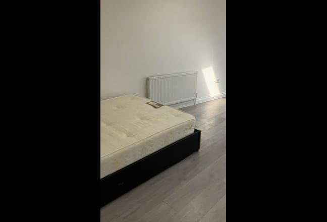Studio with terrace in Walworth*Couple Allowed* Main Photo