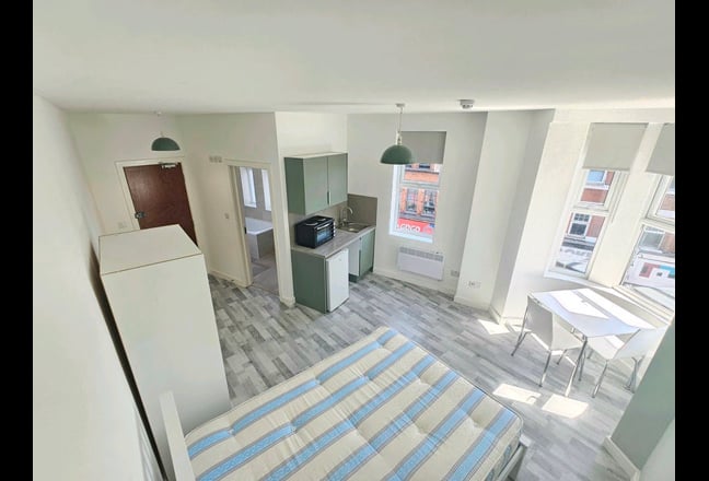 ✨ Beautiful Self Contained Studio Flat – Inc Bills Main Photo