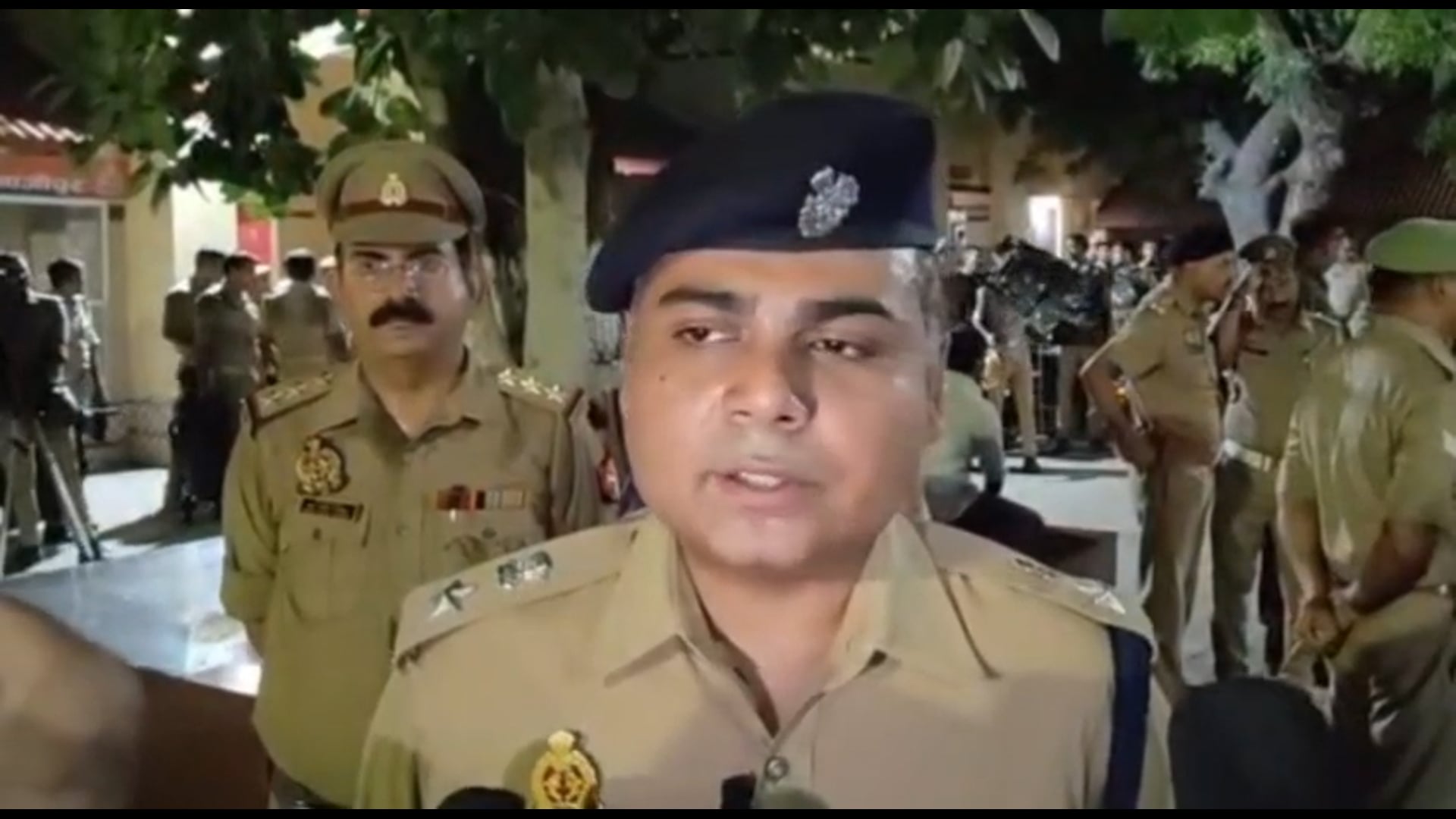 बकरीद को लेकर फ्लैग मार्च के संबंध में एसपी गाज़ीपुर