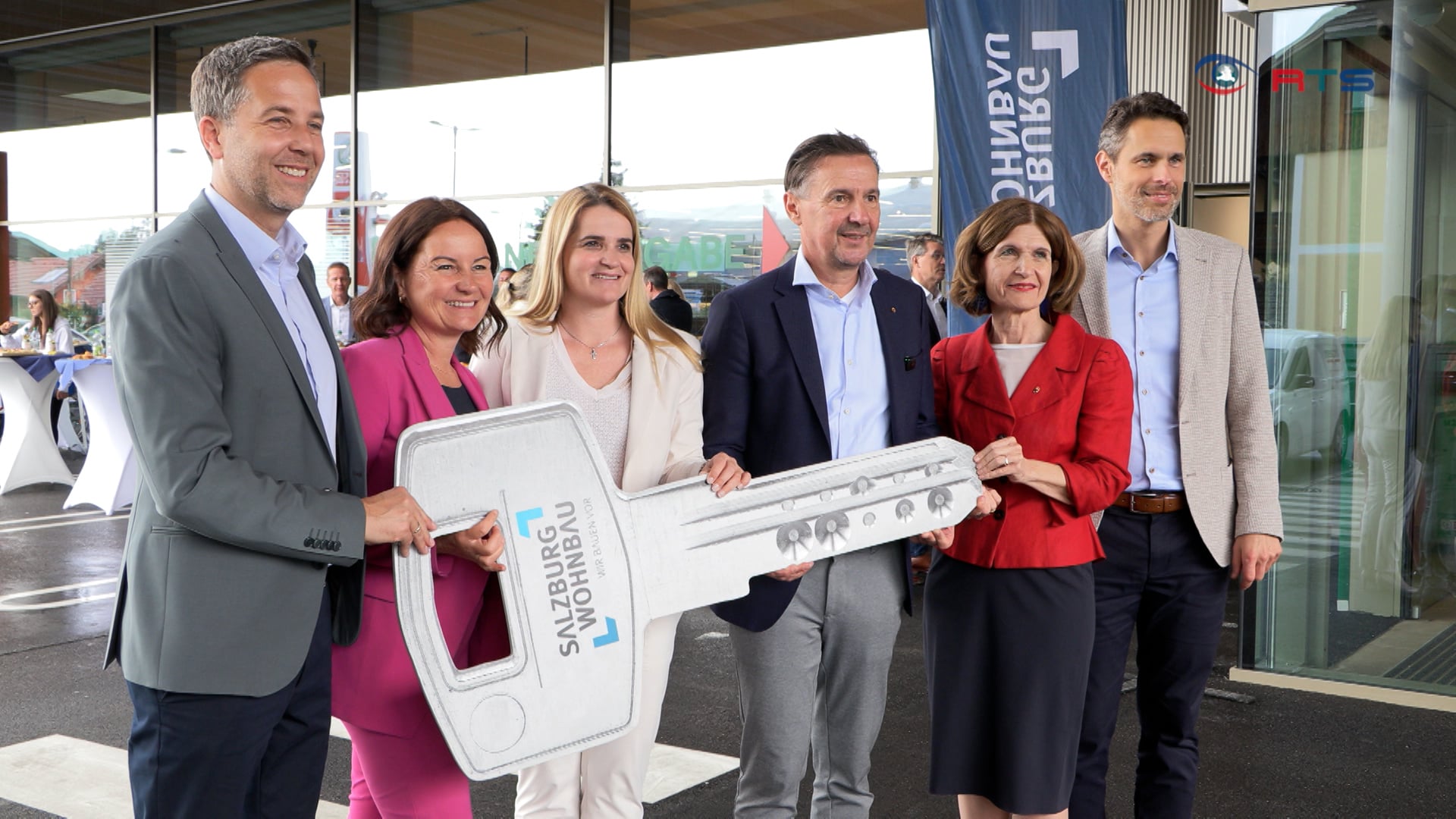 wohnen-ueber-nahversorger-salzburg-wohnbau-uebergibt-neue-wohnungen-in-buermoos