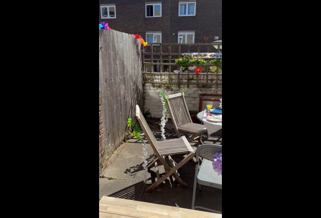 Lovely double bedroom in archway with 2 patios  Main Photo