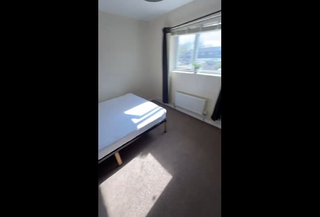 Double room to rent in a well maintained house Main Photo