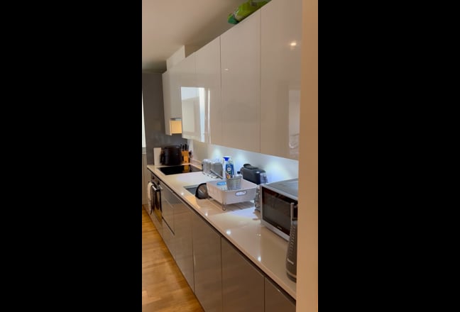 Stylish 3-Bed Flat – East Village, Stratford E20 Main Photo