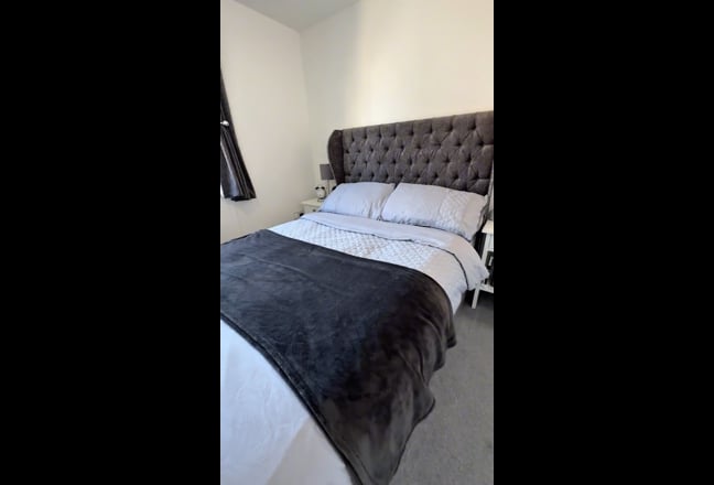 Double Bedroom in 2 Bedroom Semi-Detached House Main Photo