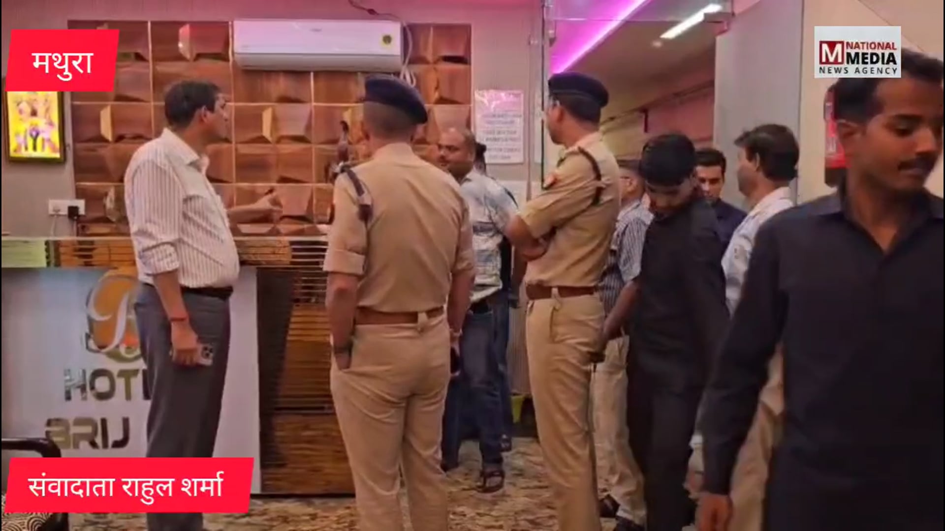 डीआईजी, डीएम और एसएसपी ने भारी पुलिस बल के साथ किया फ्लैग मार्च