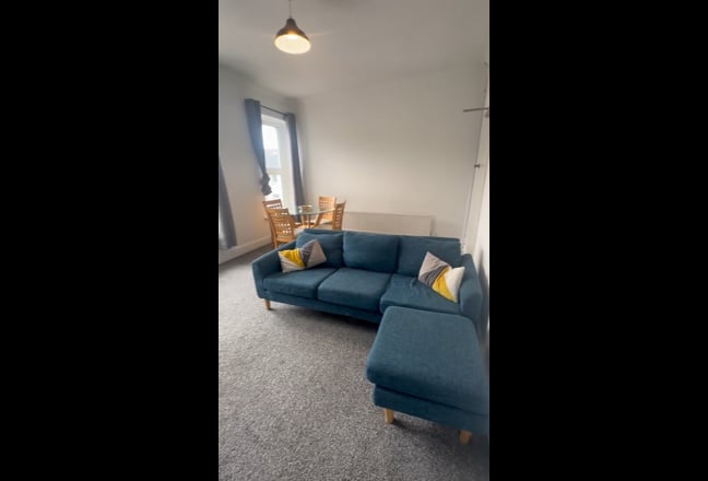 2 bed apartment next to park and albany road Main Photo