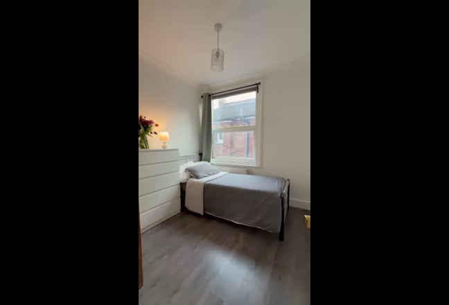 Bright & comfortable Room (Short Term) Main Photo