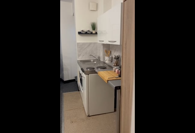 Pack your bags, your new Studio awaits!  Main Photo