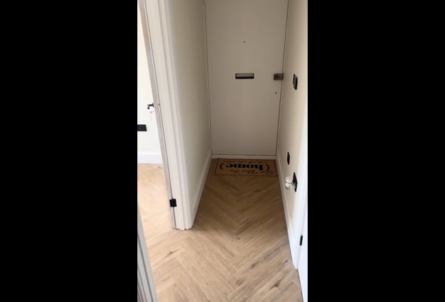 High-Spec Modern Flat – Bright Double Room & Priva Main Photo