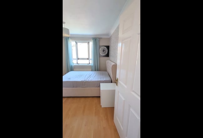 Spacious Double Room to Rent Main Photo