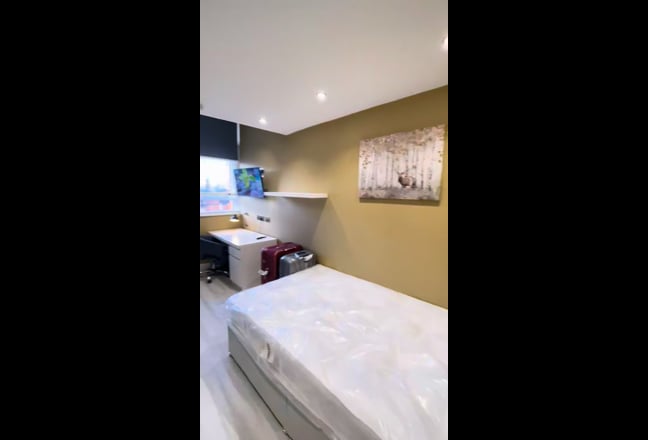 New Studio all bills Inc-In City Centre Main Photo