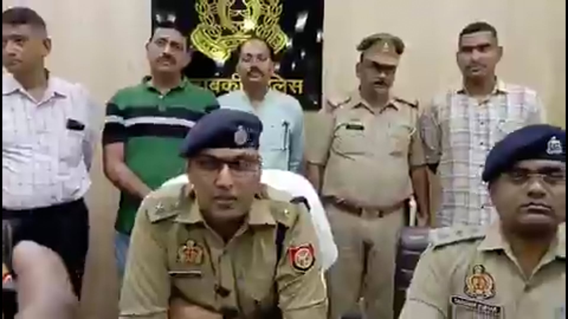 ▶️.....बाराबंकी के ग्वारी क्षेत्र में दिनदहाड़े लूट करने वाले गिरोह का पुलिस ने मात्र 4 दिनों में पर्दाफाश कर दिया।