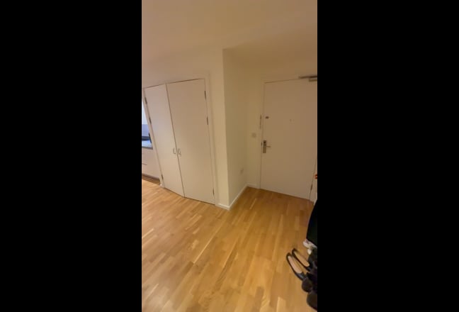 Ensuite Spacious Double Room in East Village Main Photo