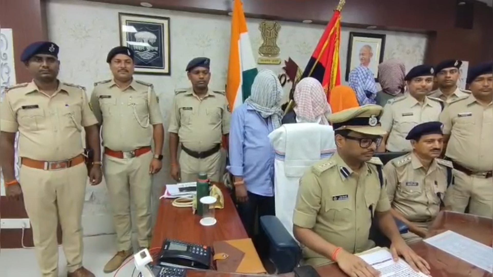 24 घंटे में पुलिस का बड़ा खुलासा : सड़क लूट और हत्या कांड में पांच आरोपी गिरफ्तार: पुलिस अधीक्षक उपेंद्रनाथ वर्मा ने प्रेस कॉन्फ्रेंस कर दिया जानकारी