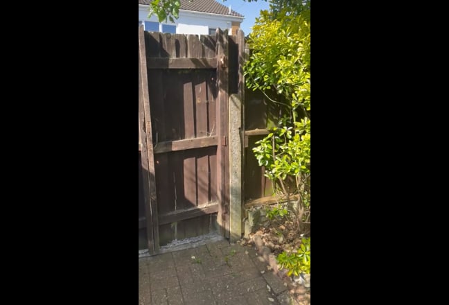 Single room, separate entrance, attached toilet Main Photo