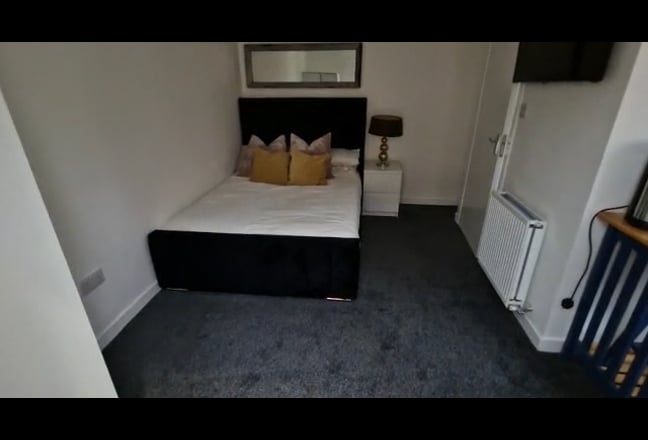 Double Bed Studio 0.5Km from Subway,inc All Bills  Main Photo
